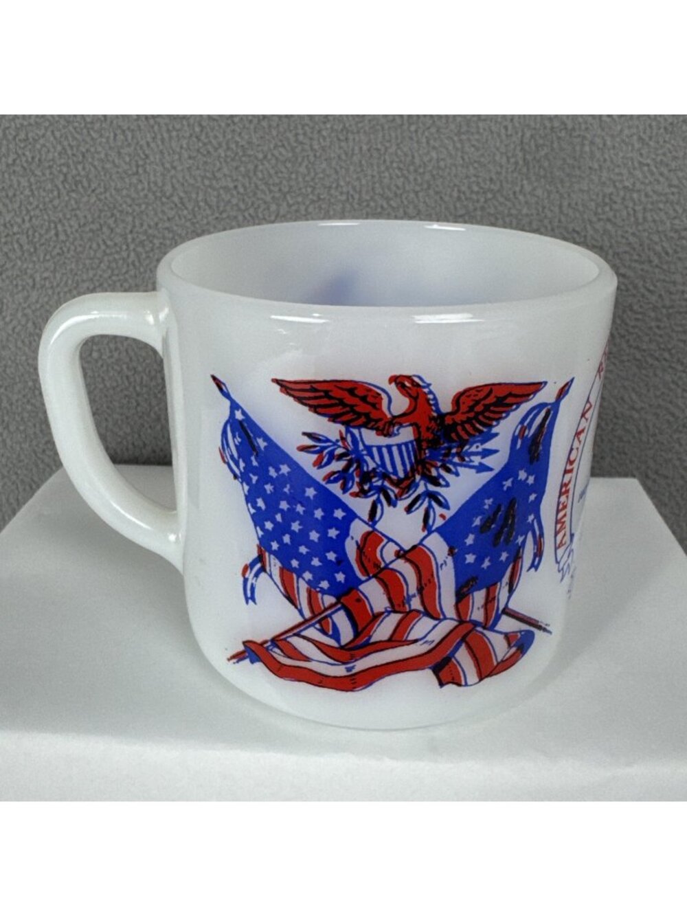 1976 White Glass Bicentennial Coffee 10 oz Mug American Flag Patriotic Liberty
